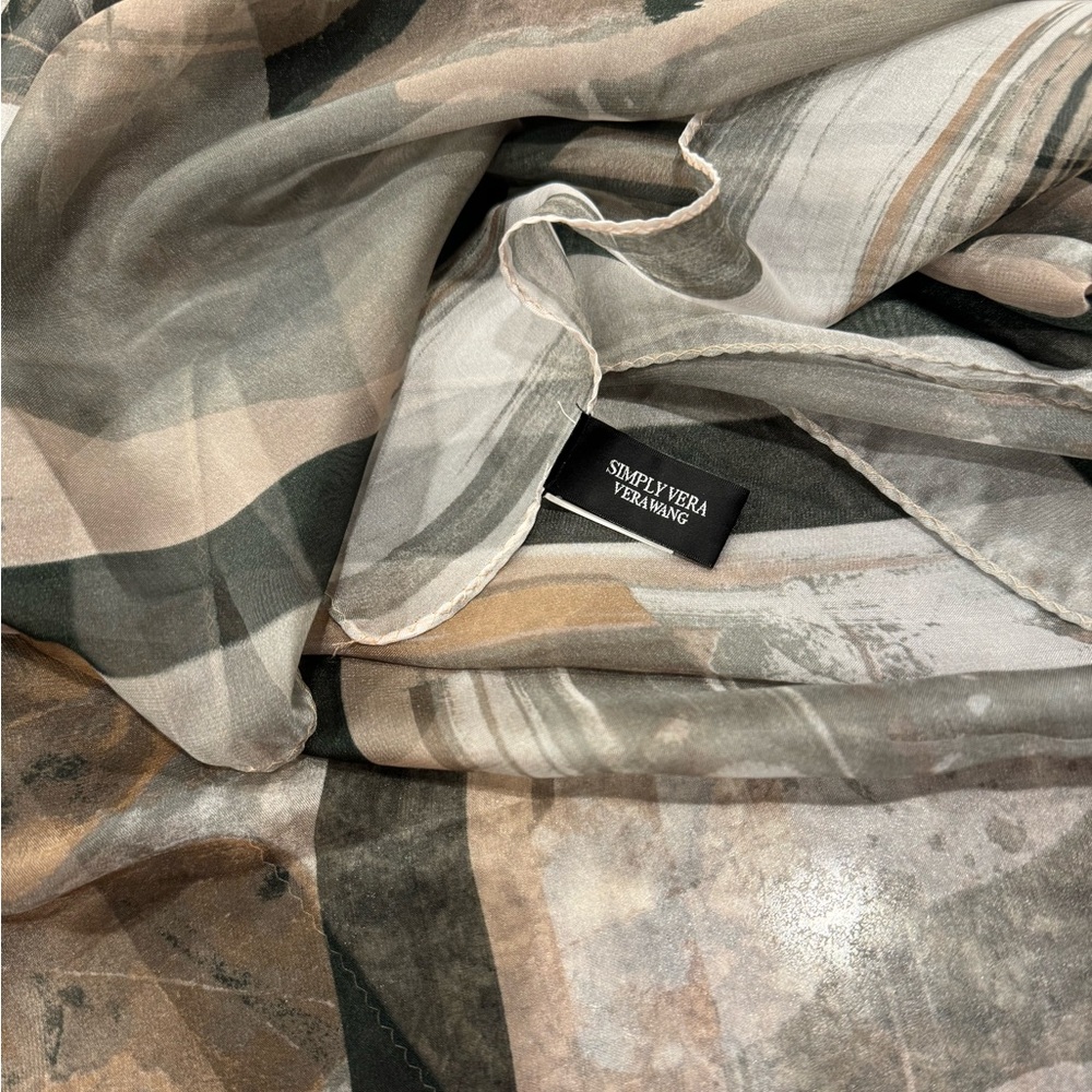 NWOT Vera Wang scarf